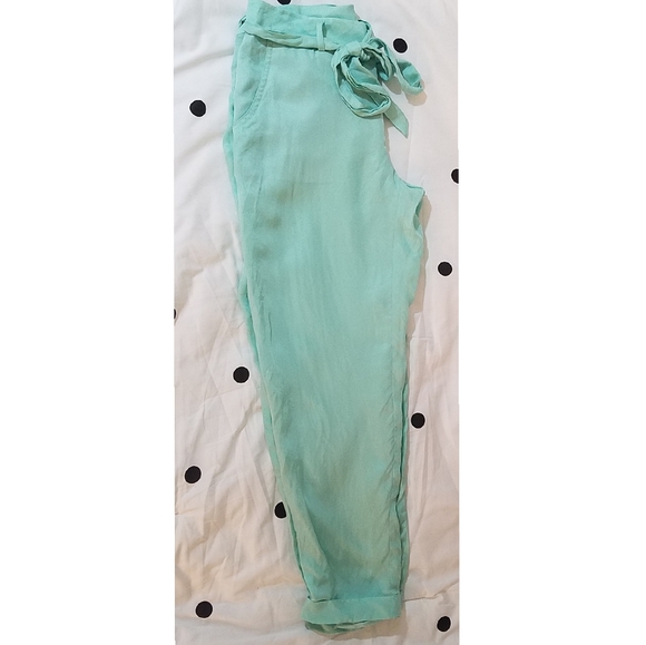 GUESS Capris Sea Green.  Size 8 - Picture 3 of 8